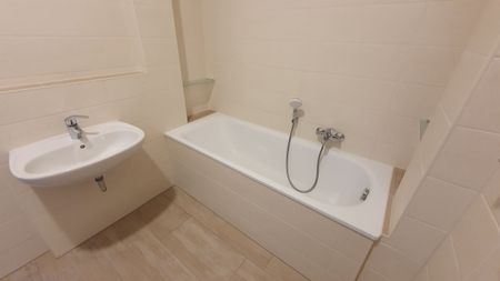 neuwertige 3- Raumwohnung mit Balkon in der Südstadt ! - Photo 4