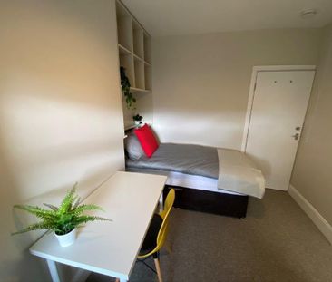 4 bedroom terraced house to rent - Photo 6