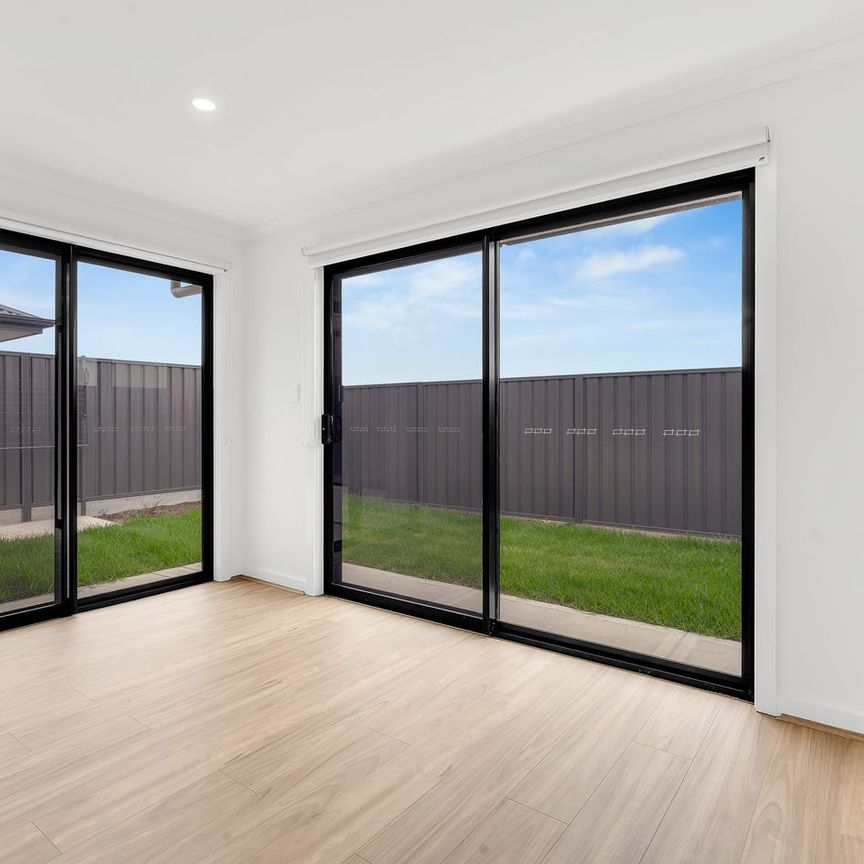 Stunning brand new home - Photo 1