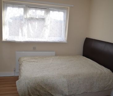 Studio Flat, Blandford Road, BR3 - Photo 2