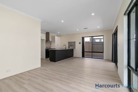 6 Calabria Street, Hammond Park WA 6164 - House For Rent - $735 | Domain - Photo 5