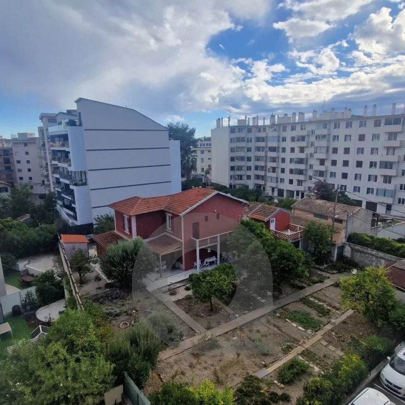 Location 3 pièces MEUBLÉ – Dernier étage – Vue dégagée - Photo 1