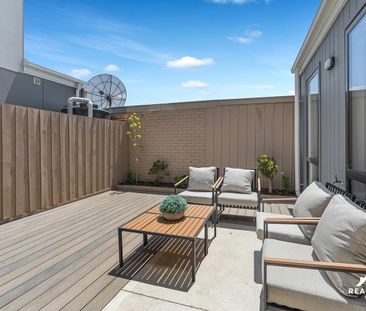 Elegance Meets Exceptional Location and Convenience! - Photo 3