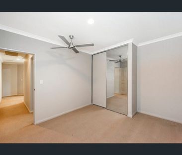 EXCEPTIONAL TOWNHOUSE IN A GREAT LOCATION - Photo 5