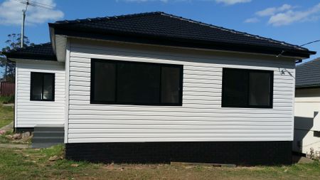 3 Bedrooms & a Beauty! - Photo 4