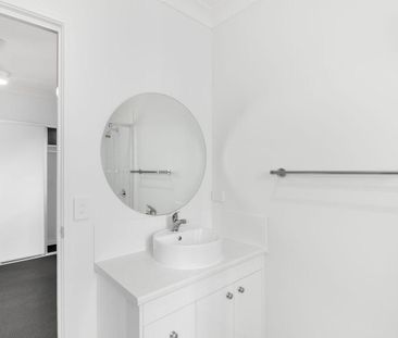 Modern Low-Maintenance Living in a Convenient Morayfield Location - Photo 6
