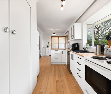 This a fantastic, neat and tidy home with a large living room with ... - Photo 1