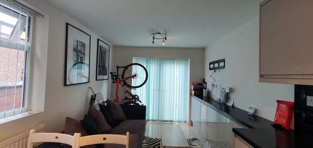 1 bedroom in a house share to rent - Photo 1