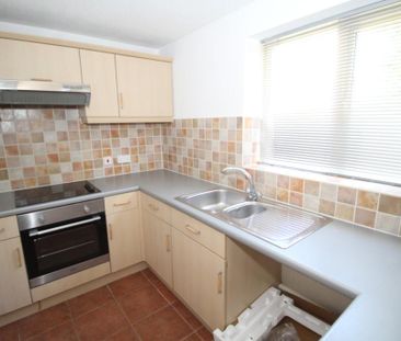 2 bedroom ground floor flat to rent - Photo 4