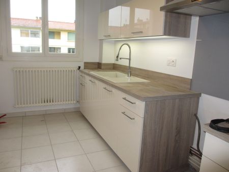 Location Appartement 4 pièces 75m² MONTAUBAN 82000 - Photo 3