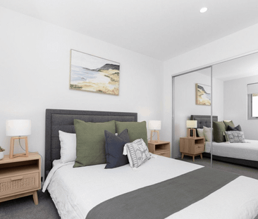 Immaculate Top Floor Apartment - Photo 5