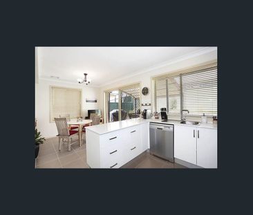 3 Bedroom 2.5 Bathroom + 2 Garage available for rent - Photo 1