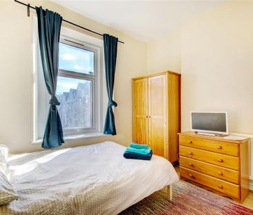 6 bedroom terraced house to rent - Photo 4