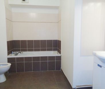 Location Appartement 2 pièces 43m² LA SEYNE SUR MER 83500 - Photo 4