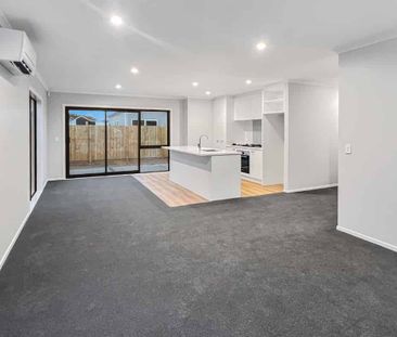 Modern home in Paraparaumu - Photo 4