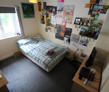 4 bedroom semi-detached house to rent - Photo 6