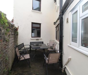 6 bedroom house to rent - Photo 2