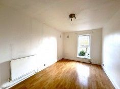 2 bed Flat for Rent - Photo 4