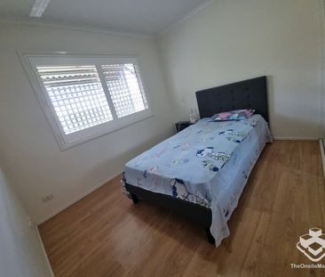 This standalone townhouse with 4 air-cons & free swimming pool, wal... - Photo 6