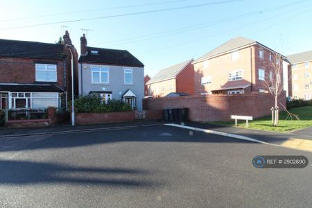 1 bedroom in a house share to rent - Photo 3