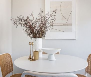 Boutique Studio Apartment with Leafy Park Views - Photo 4