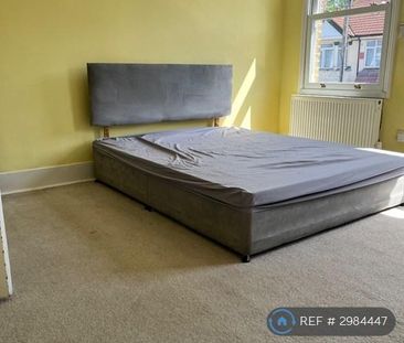 4 bedroom semi-detached house to rent - Photo 4