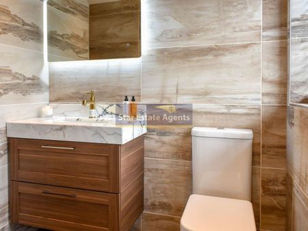 6 bedroom detached house to rent - Photo 5