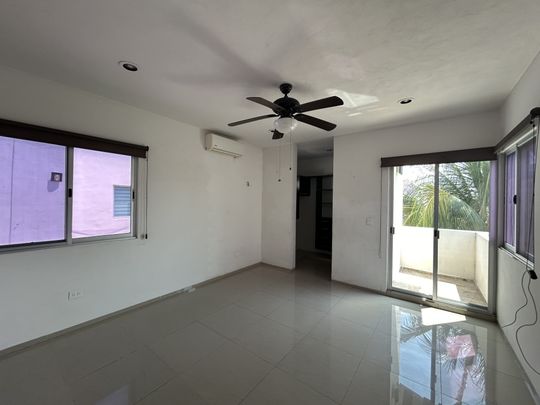 Casa dentro de privada con amenidades, cerca de avenidas principales. - Photo 1