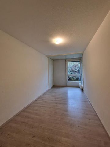 "Grossräumige, helle 4.5-Z-Wohnung mit Balkon und herrlicher Aussicht!" - Photo 3