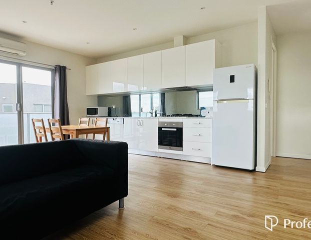 Fully Furnished Bright Two Bedroom Apartment - Photo 1