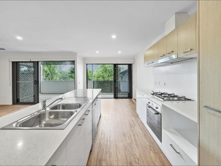 Modern Townhouse Living in Peaceful Everton Park - Photo 4