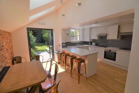 6 Bed Terraced House, Donnington Road, RG1 - Photo 5