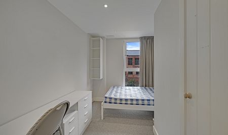 Beautiful 3-Bedroom, 3-Bathroom City Centre Apartment Near Hallam University - Photo 4