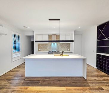 Spacious Open Plan Living With Outdoor Oasis! - Photo 5