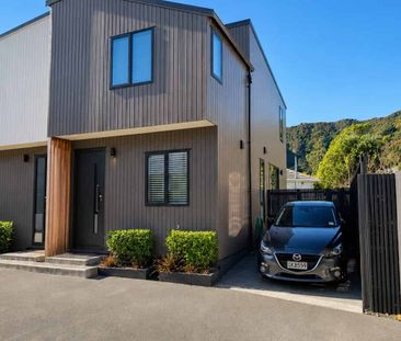 Modern Townhouse Living - Photo 4