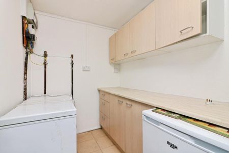 3 bedroom end of terrace house to rent - Photo 5