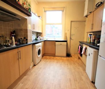 6 bedroom terraced house to rent - Photo 4