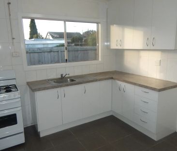 Comfortable 3 Bedroom Home in a Convenient Location - Photo 2