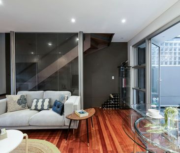 9D Collins Street, Beaconsfield NSW 2015 - House For Rent | Domain - Photo 1