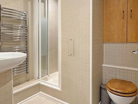 Studio Flat, Longridge Road, SW5 - Photo 4