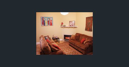 Delightful one bedroom home in the centre of Katoomba - Photo 3