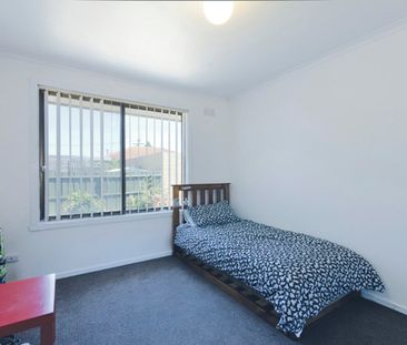 SPACIOUS FAMILY HOME - Photo 2