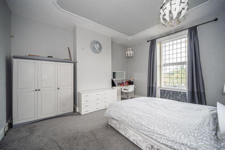 4 bedroom semi-detached house to rent - Photo 4