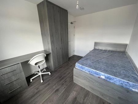 7 bedroom townhouse to rent - Photo 4