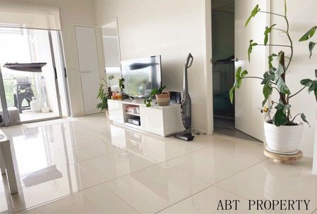 Come Home to Something Special at This Apartment. Unbeatable Location - Walk to Transport and Shops - Photo 3