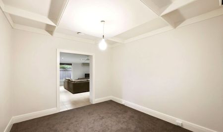 Spacious Family Home In The Heart Of Central Albury - Photo 4