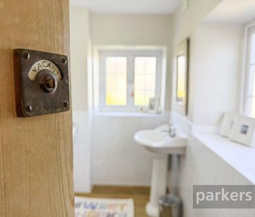 4 bedroom semi-detached house to rent - Photo 6