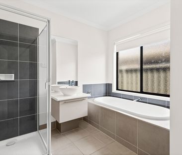 7 Torbreck Avenue, South Morang VIC 3752 - House For Rent | Domain - Photo 5