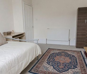 Room in a Shared Flat, Coldharbour Lane, SW9 - Photo 1