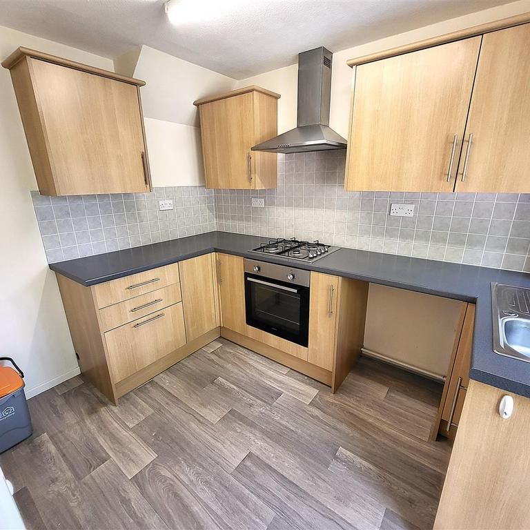 2 bedroom end of terrace house to rent - Photo 1